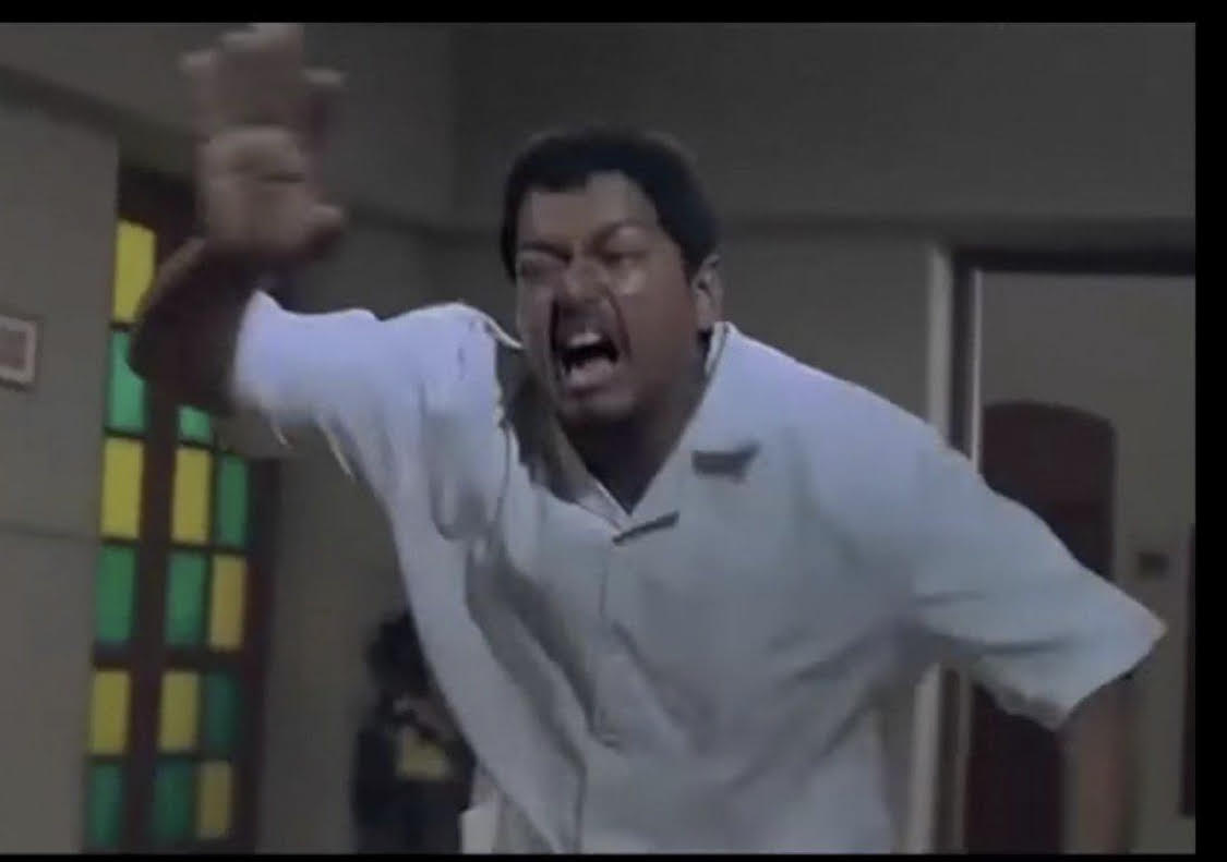 பைத்தியகாரன் போல நிற்க்கும் விஜய்- LEOல் லீக்கான படம் என்று சொல்லி கொண்டாடும் ரசிகர்கள்