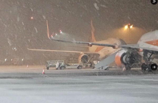 உப்புக் கல் இல்லையாம் ..தமிழர்களே ஜாக்கிரதை பல விமான நிலையங்கள் மூடப்பட்டது M5 Motor Wayயில் பாரிய விபத்துகள்