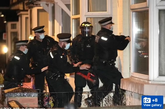 உதடுகளை அழகு படுத்த பணம் தருகிறோம் என்று கூறி இளம் பெண்களை சீரழிக்கும் லண்டன் கும்பல் !