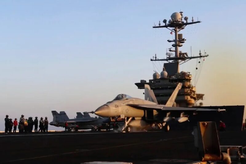 தொடர்ந்து அமெரிக்க போர் கப்பலை டாகட் செய்யும் Houthis போராளிகள்