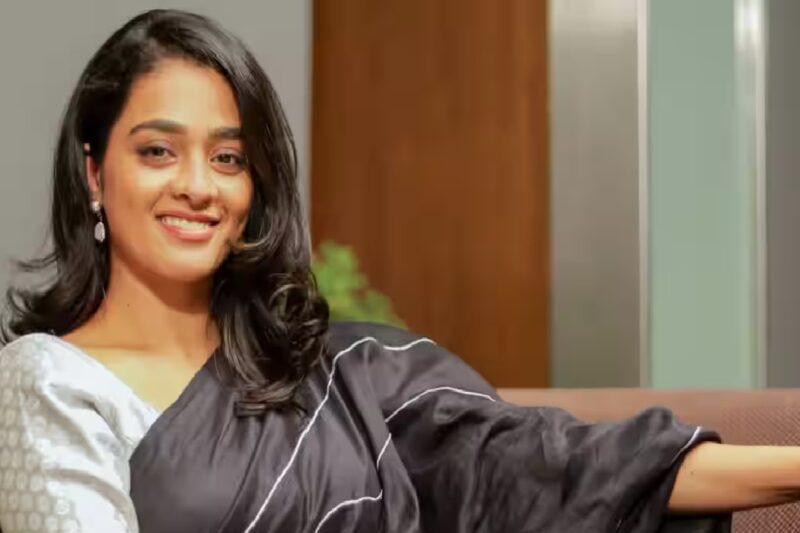 காயத்ரி ஷங்கராவின் தாராள கவர்ச்சி ஸ்டில்கள் – அடுத்த லெவல் கிளாமர்!
