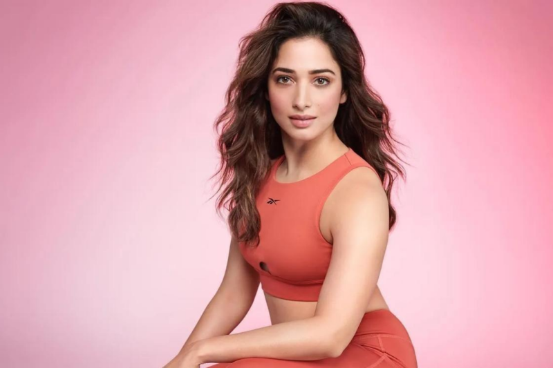 Tamannaah’s new style : தமன்னாவின் புதிய ஸ்டைல்: மேகமா அல்லது ஆடையா?