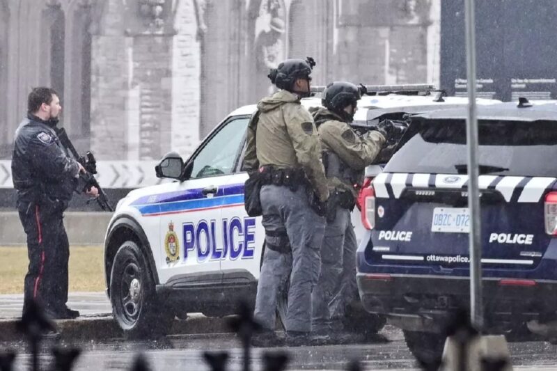 Canada Parliament on lockdown: கனடா பாராளுமன்றம் லாக்-டவுன் ! பொலிசார் குவிப்பு …
