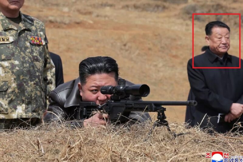 Kim Jong-un poses for photos: இந்த கறுமம் எல்லாம் போட்டோ ஷூட்: பார்கவே தெரிகிறது !