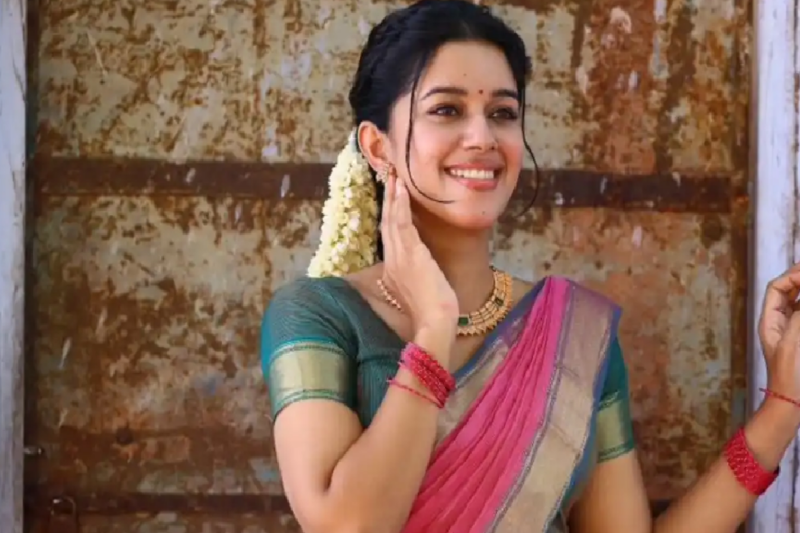 மிர்னாலினி ரவி தனது அழகிய போட்டோஷூட்டில் கவனத்தை ஈர்த்தார்