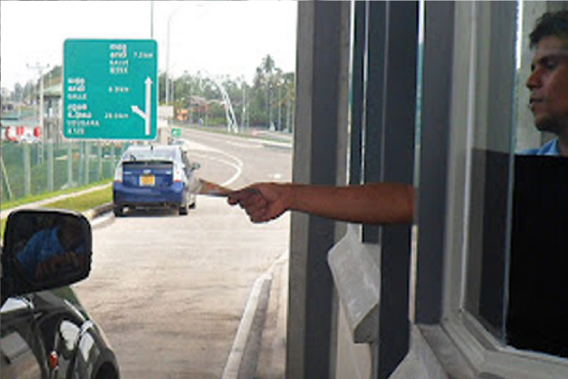 மே 1 முதல் நெடுஞ்சாலை கட்டணங்களுக்கு டெபிட், கிரெடிட் கார்டுகள் செல்லும்