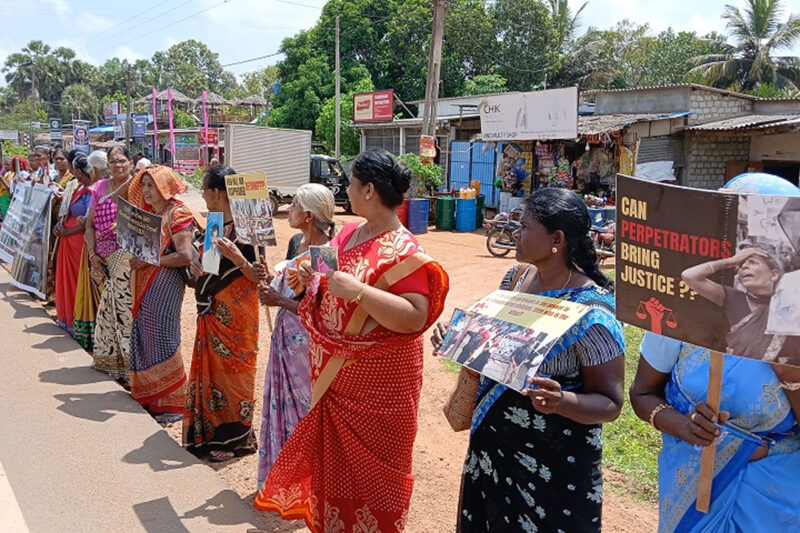 கிளிநொச்சியில் கண்ணீர் போராட்டம்! காணாமல் போன உறவுகளுக்காக கதறும் குடும்பங்கள்!