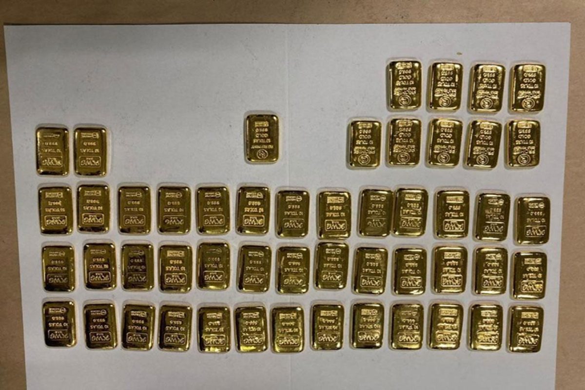 விமான நிலையத்தில் பெரும் பரபரப்பு! 21.5 கோடி மதிப்பிலான தங்கம் கடத்தல்!