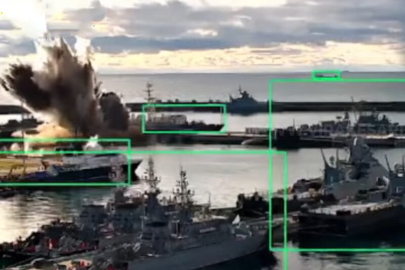  கடல் போரில் திருப்பம்! – ரஷ்ய நீர்மூழ்கிக் கப்பல் மீது முதன்முறையாக நீருக்கடியில் ட்ரோன் தாக்குதல்!