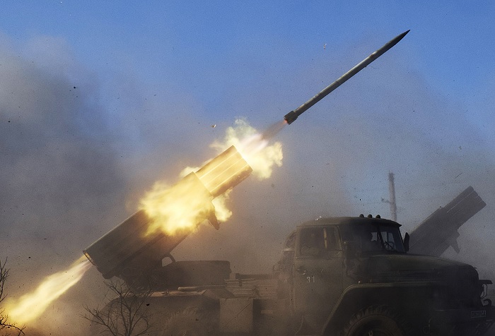 ரஷ்யாவின் அடங்காத்தனம் : அமைதிப் பேச்சுவார்த்தைக்கு முன்  ‘ஏவுகணை மழை’