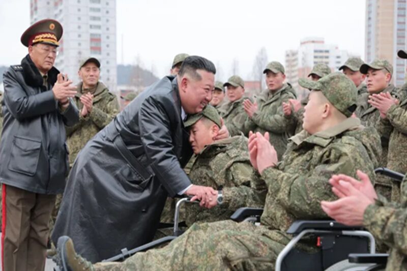 அம்பலமாகிய இராணுவப் பங்களிப்பு: வீரர்களுக்குக் ஜனநாயக மக்கள் குடியரசின் ஹீரோ பட்டம்!