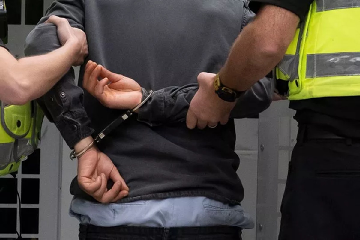 பாலிவுட்டில் பயங்கரம்! 10 ஆண்டு கால பாலியல் அத்துமீறல்: நடிகர் கான் அதிரடி கைது!