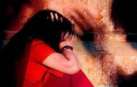 10 நாள் பழக்கம் 19 வயதுப் பெண் கல்லூரி மாணவை நம்பி ஹோட்டல் சென்ற கதை !