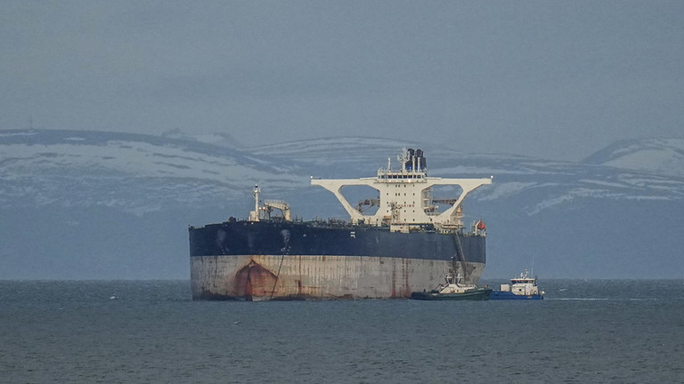 US சிறையிலிருந்து மாலுமிகள் விடுதலை: சர்வதேச கடற்பரப்பில் நடந்த திக் திக் நிமிடங்கள்! - Image 1 US சிறையிலிருந்து மாலுமிகள் விடுதலை: சர்வதேச கடற்பரப்பில் நடந்த திக் திக் நிமிடங்கள்! - Image 1