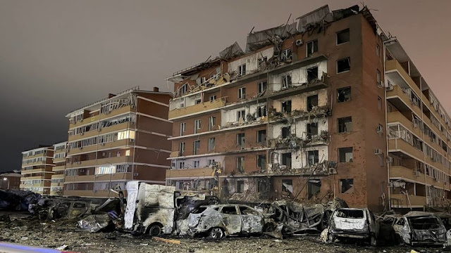 ரஷ்ய மீது உக்ரைன் சரமாரி ட்ரோன் தாக்குதல்: பற்றி எரிந்த வாகனங்கள் – குழந்தைகள் உட்பட பலர் படுகாயம்! (VIDEO)