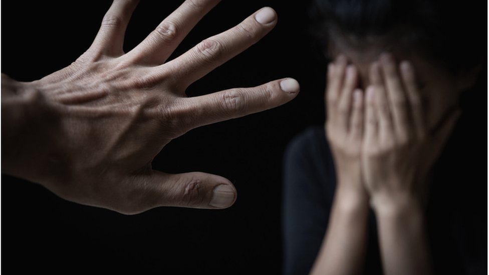 தாராபுரத்தில் பரபரப்பு: இளம்பெண்ணுக்கு பாலியல் தொல்லை? – திமுக வழக்கறிஞர் மீது போலீசில் பகீர் புகார்!