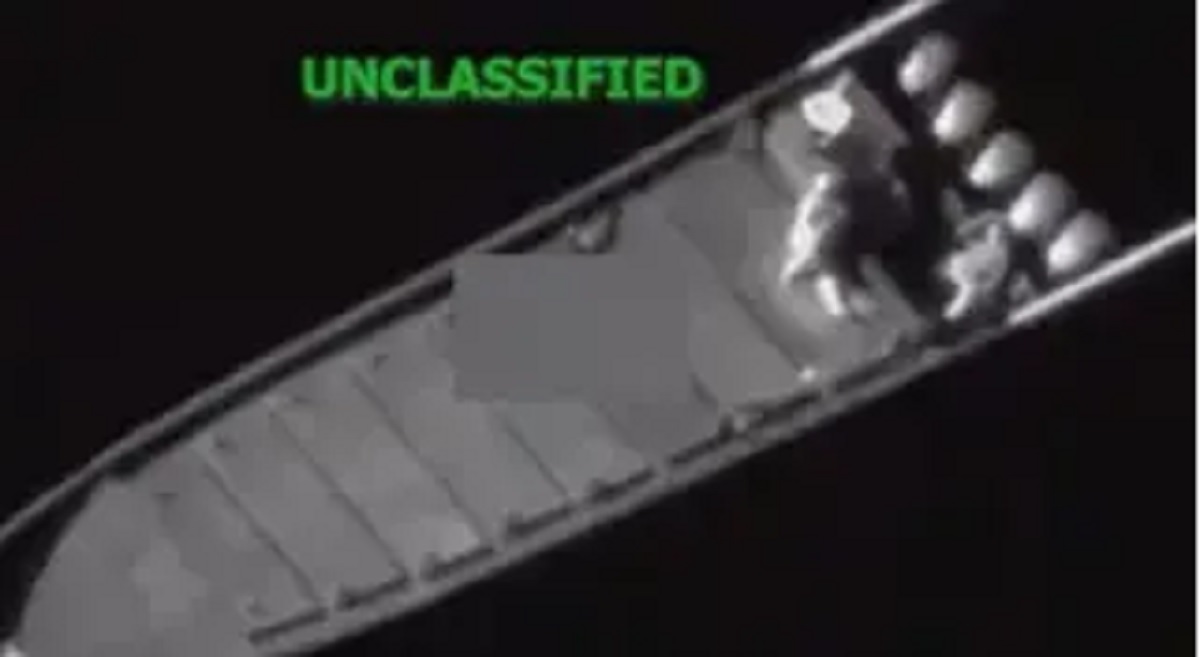 கடலில் அதிரடி ஏவுகணைத் தாக்குதல்: 11 ‘போதைப்பொருள் கடத்தல்காரர்கள்’ கொல்லப்பட்டதாக அமெரிக்கா அறிவிப்பு! - Image 1 கடலில் அதிரடி ஏவுகணைத் தாக்குதல்: 11 ‘போதைப்பொருள் கடத்தல்காரர்கள்’ கொல்லப்பட்டதாக அமெரிக்கா அறிவிப்பு! - Image 1