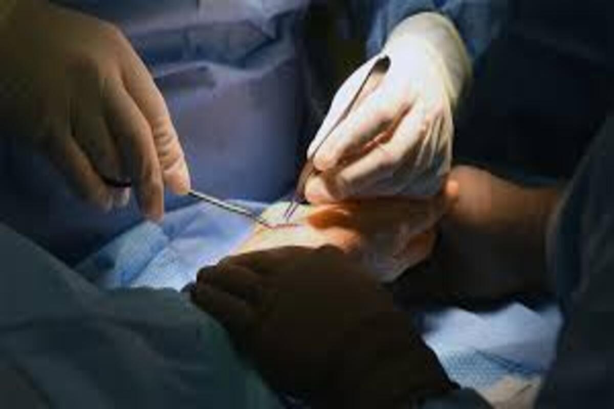 12-ம் வகுப்பு மாணவன் பார்த்த பிரசவம்: அறுவை சிகிச்சையில் பெண் பலி – உத்திரப்பிரதேசத்தில் பயங்கரம்.