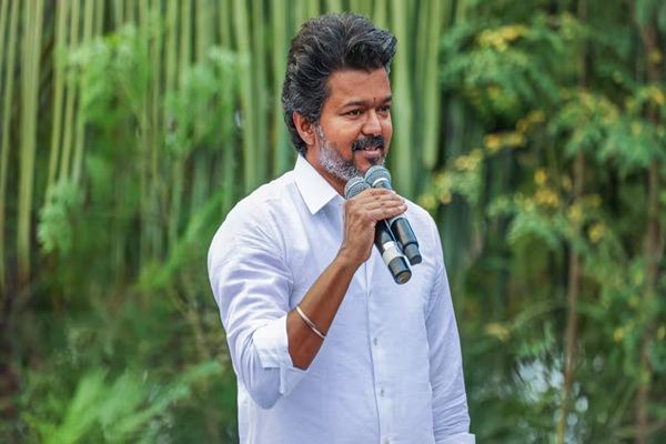 ரோட் ஷோ நடத்தலாம்.. மைக் பிடிக்கக் கூடாதா?: திமுக-விற்கு ஒரு நீதி, விஜய்க்கு ஒரு நீதியா?