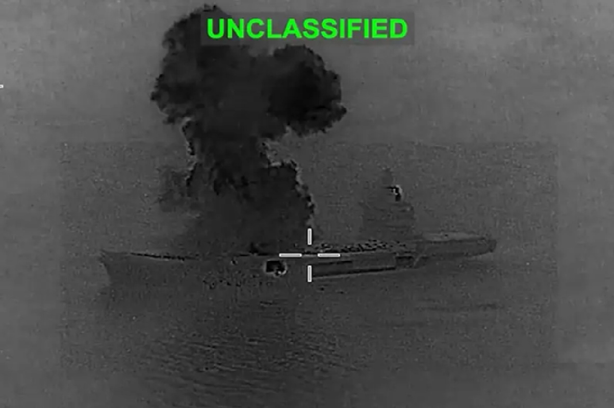 ஈரானின் ஆளில்லா விமானக் கப்பலை அழித்த அமெரிக்கா: ‘ஒட்டுமொத்த கடற்படையையும் முடக்கத் தயார்’ என அறிவிப்பு - Image 1 ஈரானின் ஆளில்லா விமானக் கப்பலை அழித்த அமெரிக்கா: ‘ஒட்டுமொத்த கடற்படையையும் முடக்கத் தயார்’ என அறிவிப்பு - Image 1