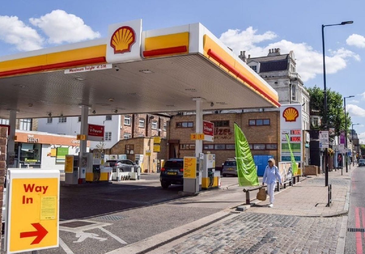 தமிழர்களே எரிபொருளை நிரப்புங்கள்- லண்டனில் பெற்றோல் விலை எகிற உள்ளது !