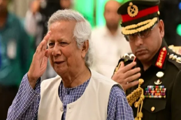 போருக்கு தயாராகும் வங்கதேசம்.. யூனுஷ் உத்தரவால் சிட்டகாங்கில் குவிக்கப்படும் பீரங்கி, ஹெலிகாப்டர்