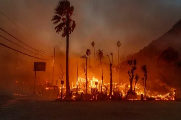 போர் நடக்கும் நாடு போல.. தரைமட்டமாக மாறிய கலிபோர்னியா.. ஆனா.. இந்த ஒரு விஷயம்தான் இடிக்குது!