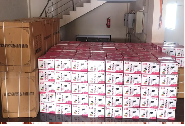 ஸ்ரீவில்லிபுத்தூரில் 500 குக்கர்கள் பறிமுதல்: தேர்தல் பறக்கும் படை அதிரடி!