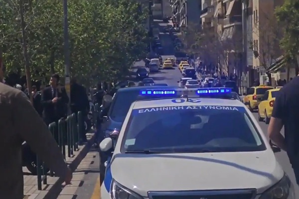 89 வயது முதியவர் நடத்திய துப்பாக்கிச் சூடு; நால்வர் பலி – போலீசில் சிக்காமல் தப்பியோடிய முதியவர் !