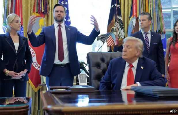 டிரம்ப்பை தவறாக வழிநடத்துகிறாரா ஹெக்செத்? ஈரான் போர் குறித்து ஜே.டி. வேன்ஸ் எழுப்பியுள்ள சந்தேகம் – வெள்ளை மாளிகையில் வெடித்தது புதிய சர்ச்சை!