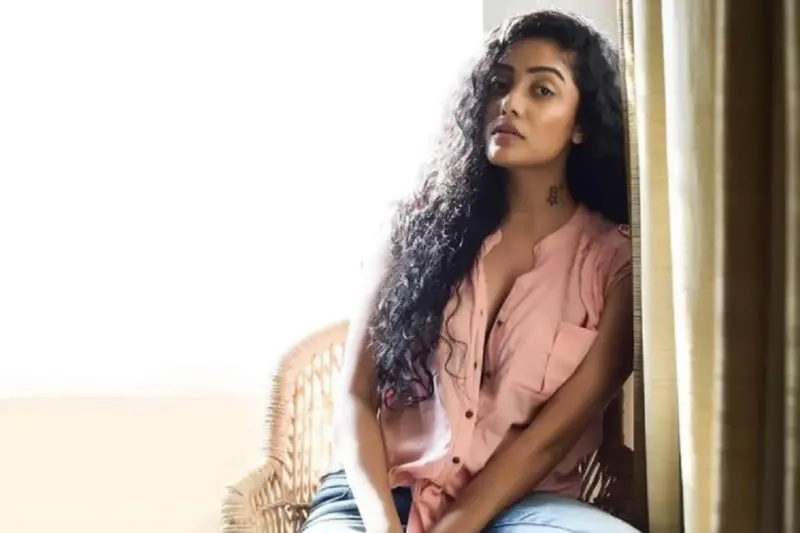 நிர்வாணத்தை எதிர்பார்க்காதீர்: நான் துணியுரிக்க வரவில்லை நடிகை அபிராமி !