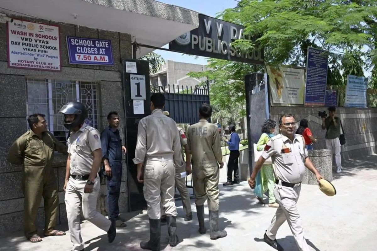 டெல்லியைத் தொடர்ந்து குஜராத்: பள்ளிகளுக்கு மின்னஞ்சல் மூலம் வெடிகுண்டு மிரட்டல் – காலிஸ்தான் ஆதரவாளர்கள் கைவரிசையா?