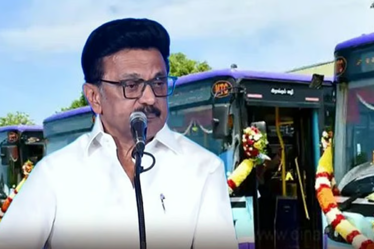2030-க்குள் 33% மின்சாரப் பேருந்துகள்: தமிழக பொதுப் போக்குவரத்தில் முதலமைச்சர் ஸ்டாலின் அதிரடி மாற்றம்!