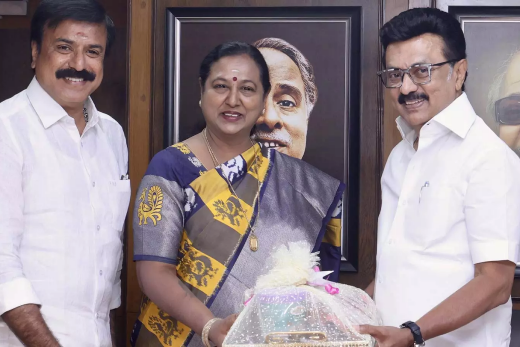 கேப்டன் வழியில் இருந்து தடம் மாறுகிறதா தேமுதிக?: திமுக கூட்டணியில் இணைந்த பிரேமலதா..! - Image 1