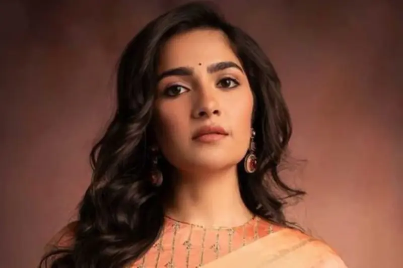 ருக்மணி வேண்டும் என்று அடம்பிடித்த தனுஷ்- வேறு வழி இல்லாமல் ஓகே சொன்ன நிறுவனம் !