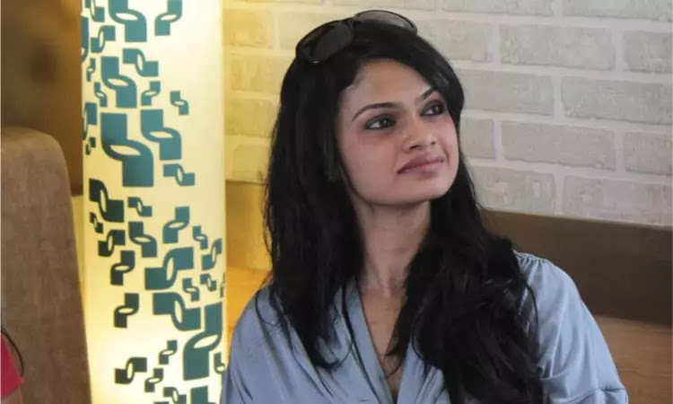 பிக்பாஸ் போட்டியாளரைத் தத்தெடுக்கத் துடிக்கும் பாடகி சுசித்ரா- பின்னணி என்ன ?