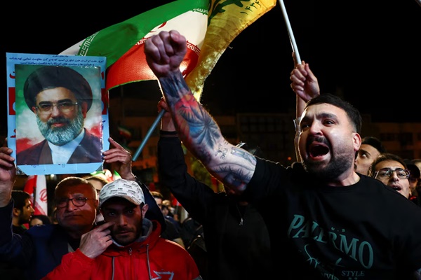 ஹார்முஸ் ஜலசந்தியில் கப்பல்கள் செல்ல ஈரான் அனுமதி; உலக நாடுகளுக்குப் பெரும் நிம்மதி!