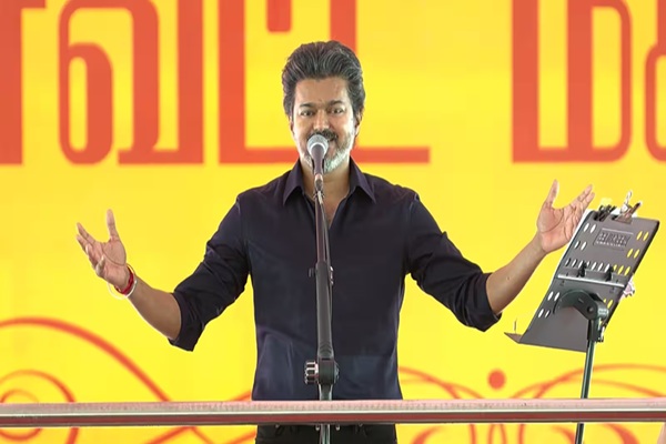  போலீஸ் நாடகத்தை நம்பி ஏமாந்தேன்! கரூரில் வெடித்த முதலமைச்சர் விஜய்!