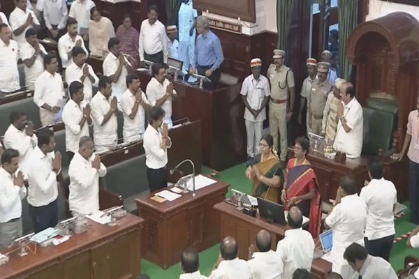 முதல்முறை எம்.எல்.ஏ.-க்களுக்கு புதிய கார் மற்றும் உதவியாளர்: விசிக கோரிக்கையை ஏற்று முதல்வர் விஜய் அதிரடி!