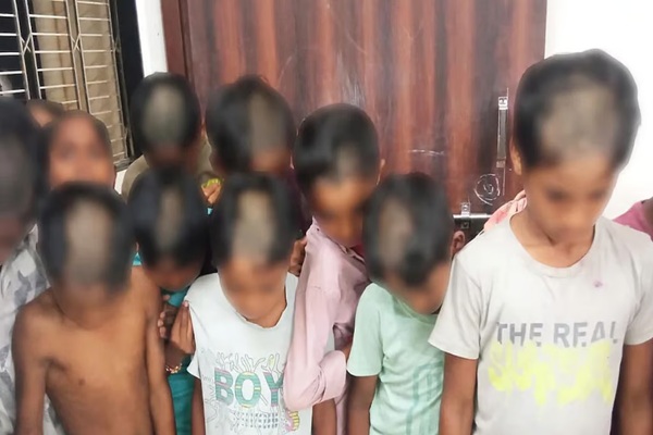 மகாராஷ்டிரா அரசுப் பள்ளி விடுதியில் 82 மாணவர்களுக்குப் பாதி மொட்டை அடித்த விவகாரம்!